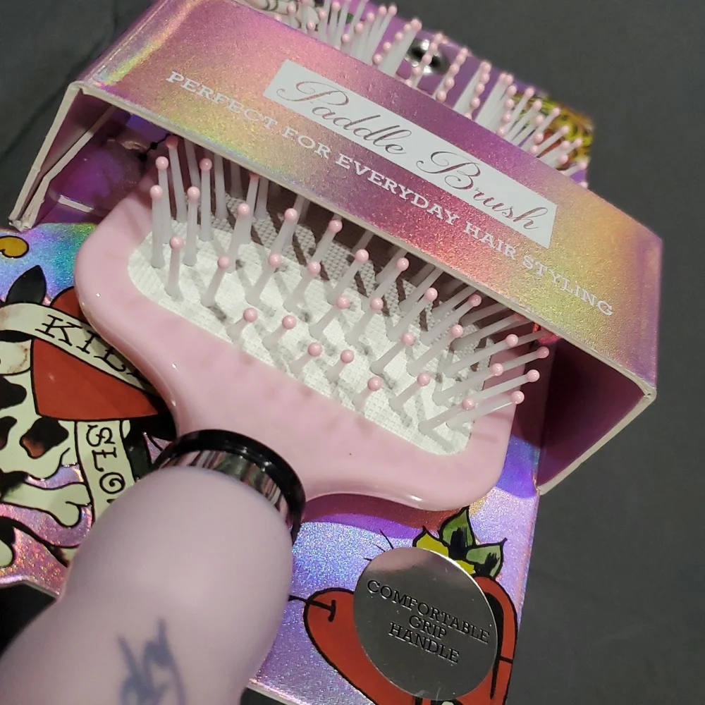 Ed Hardy pink cushioned grip paddle hair brush‎ brand new